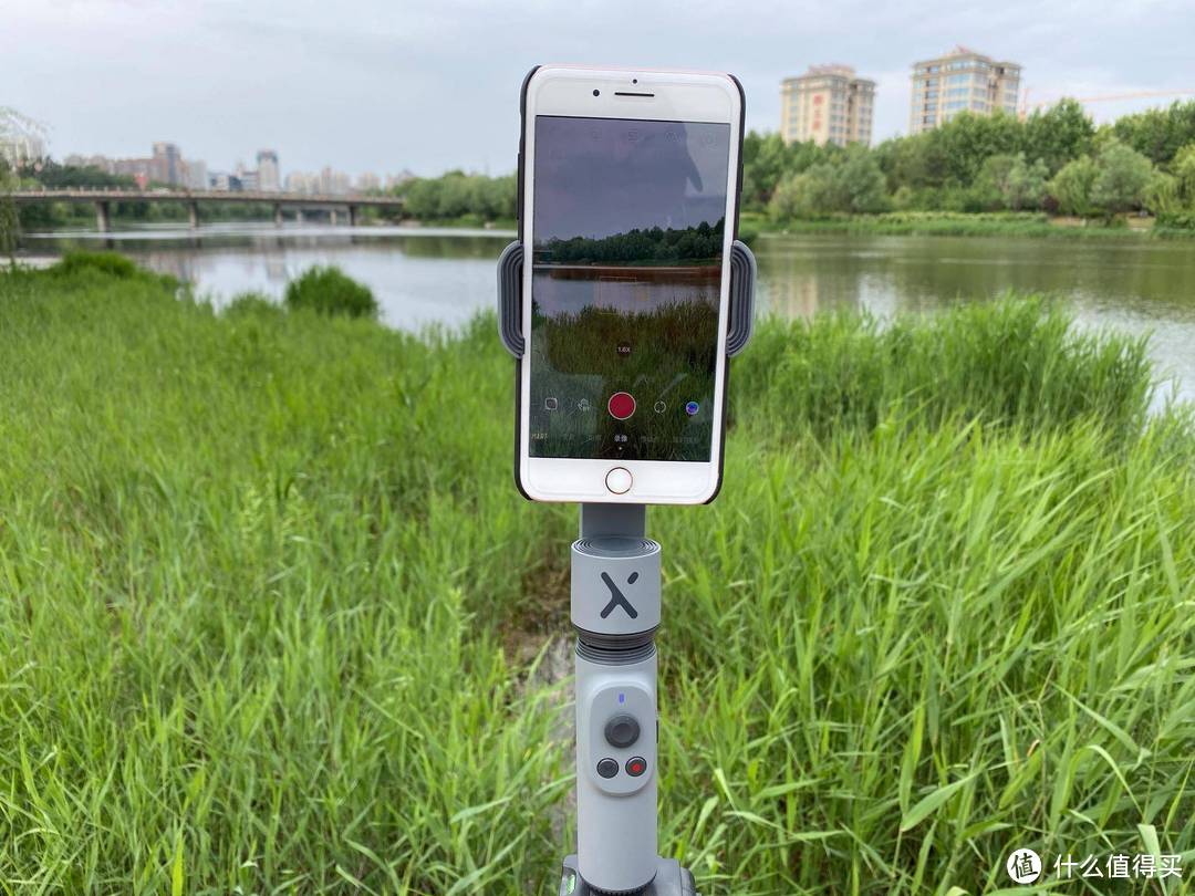 Vlog用户必备利器,智云Smooth X上手体验,把精致生活装进口袋!