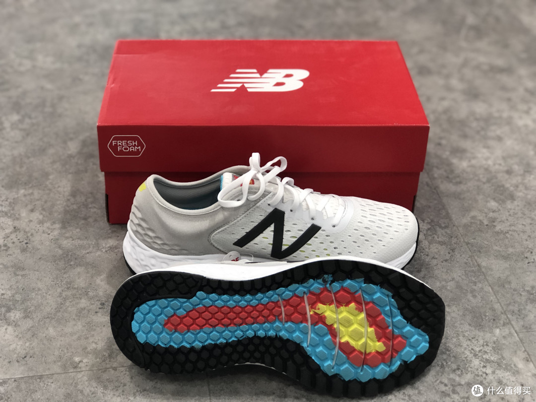 Nb fresh foam 1080 v9，老款*级缓震跑鞋来袭，时尚增高跑步兼具