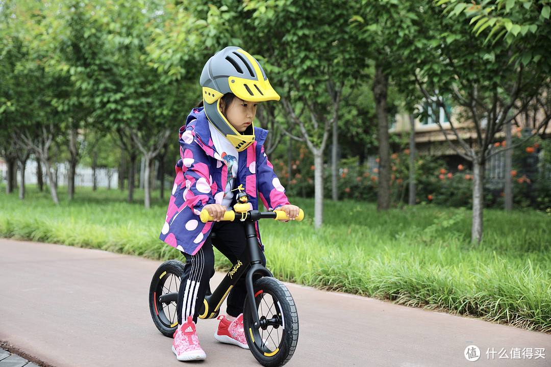 孩子的快速成长，每一步都需要你的帮助——柒小佰儿童场地竞技滑步车评测