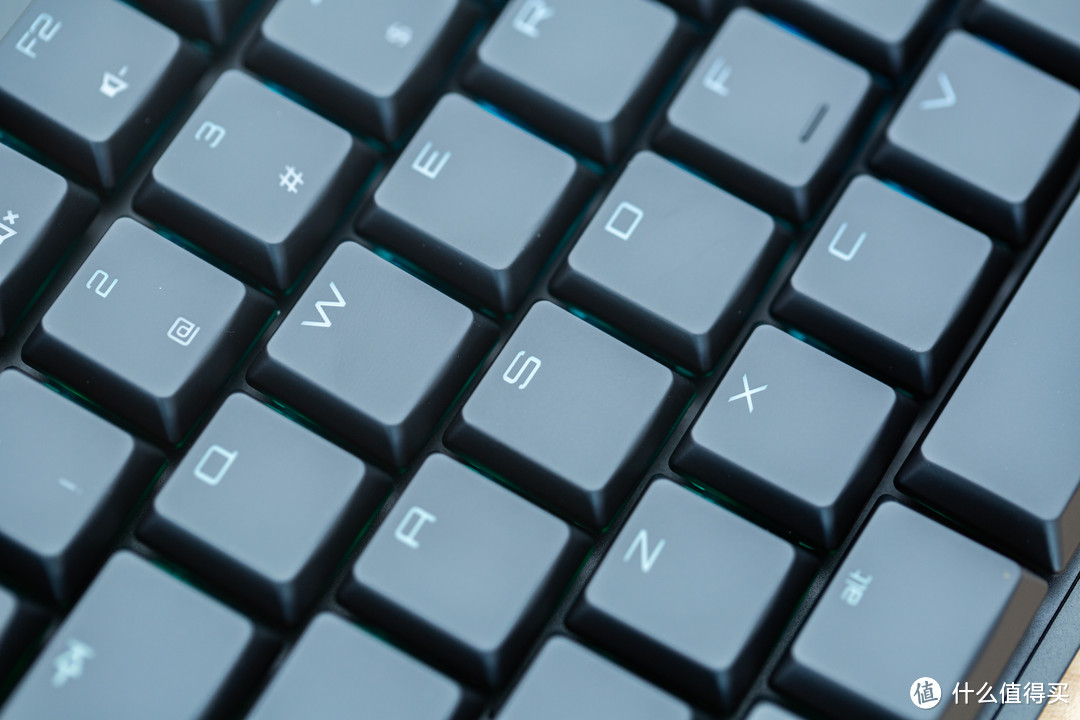 《到站秀》体验纤薄之美：CHERRY  MX BOARD 10.0机械键盘首秀  