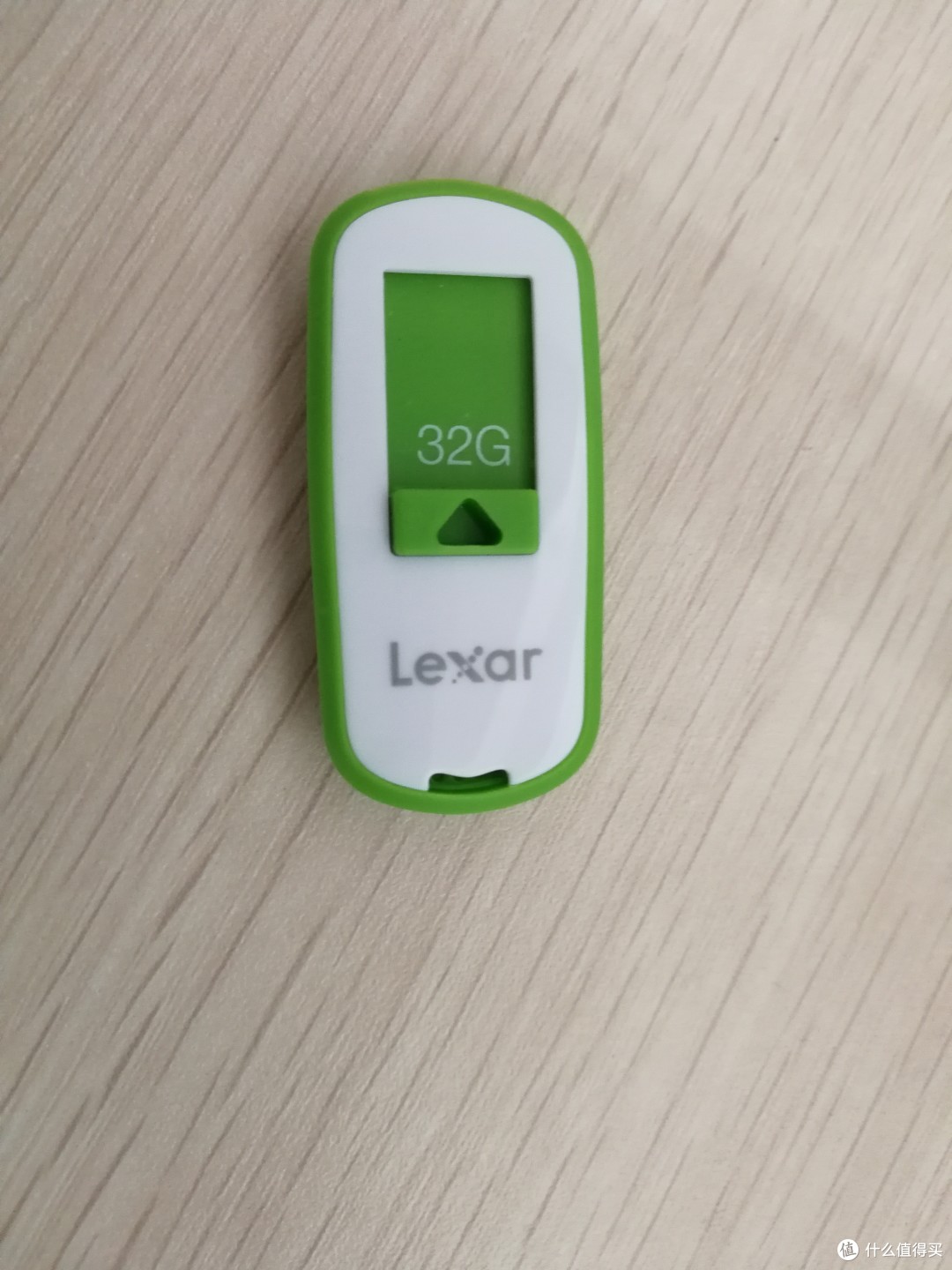 Lexar雷克沙32G和Xiake夏科64G，哪个U盘更具性价比？