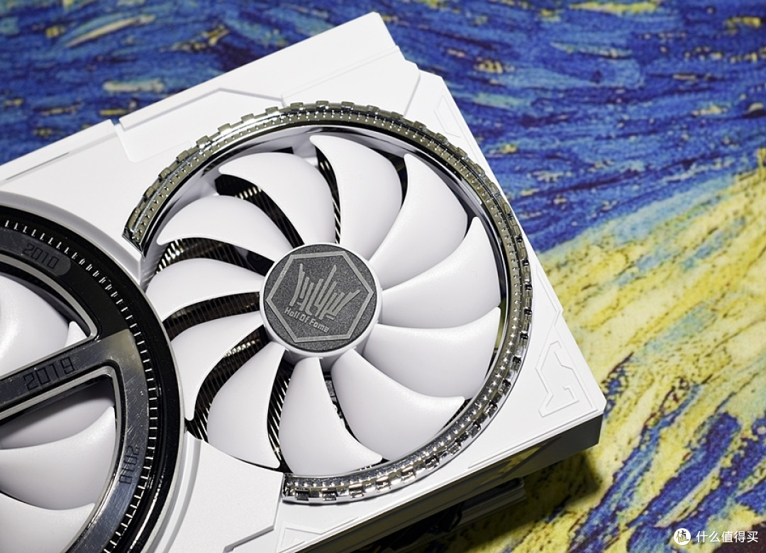收衣服辣..不对.开箱辣 影驰GeForce RTX2080Ti名人堂10周年纪念版 过手即拥有