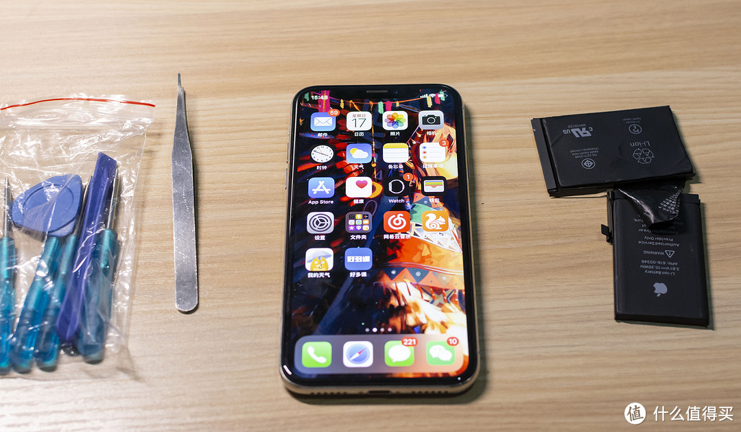 撑到iPhone13？怎样给手上的iPhoneX续命：iPhoneX换电池翻车点分享