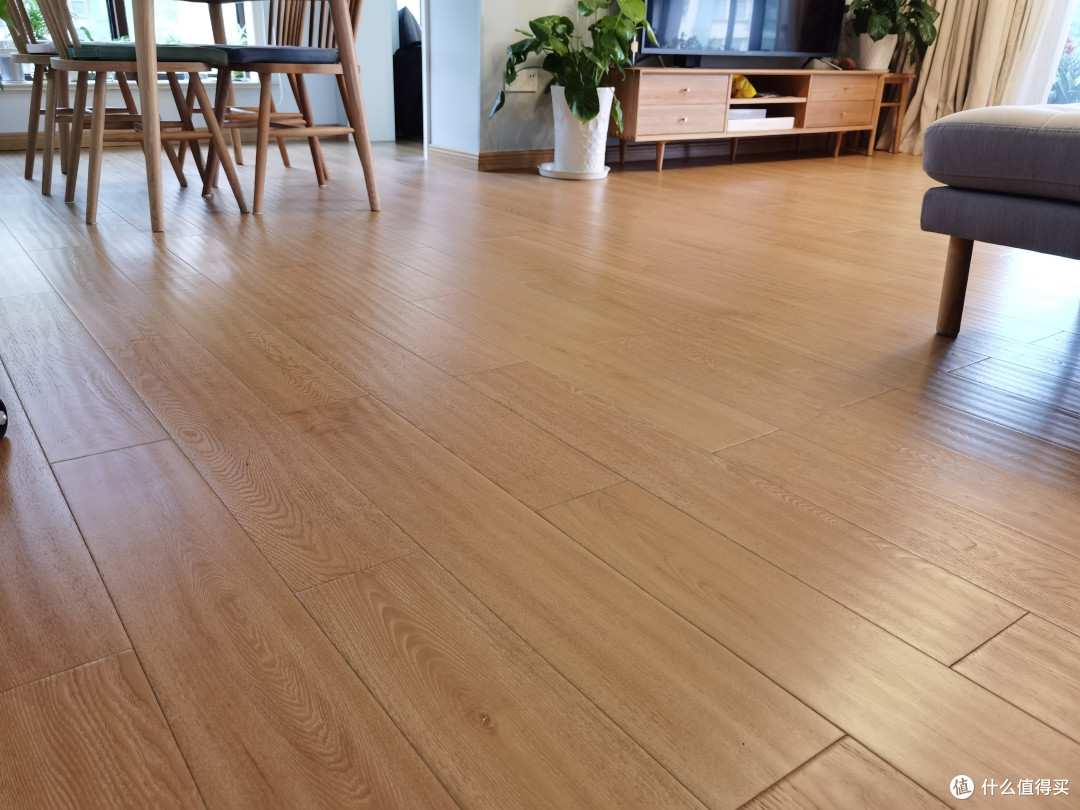 本地购入的非名牌实木地板，330元/平，正巧赶在环保涨价之前