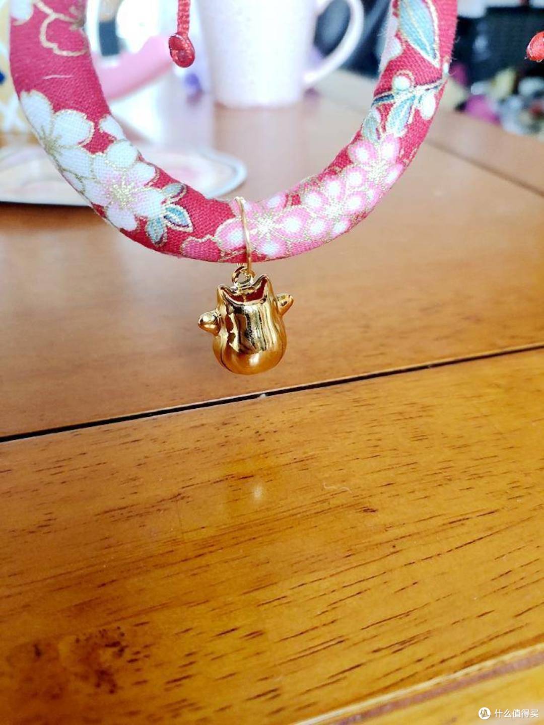 让猫咪化身招财猫。猫：不好意思没这功能。