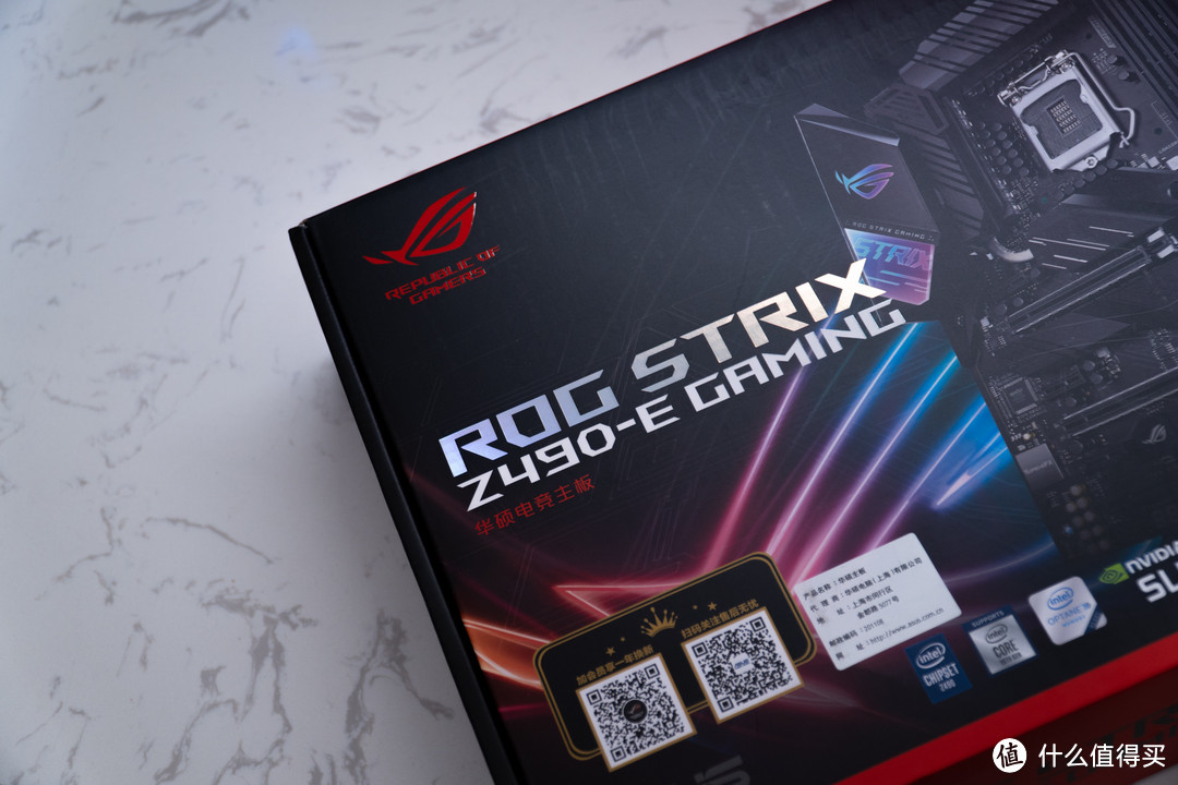 玩家国度 STRIX Z490-E GAMING 开箱简测