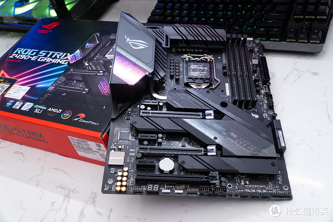 玩家国度 STRIX Z490-E GAMING 开箱简测