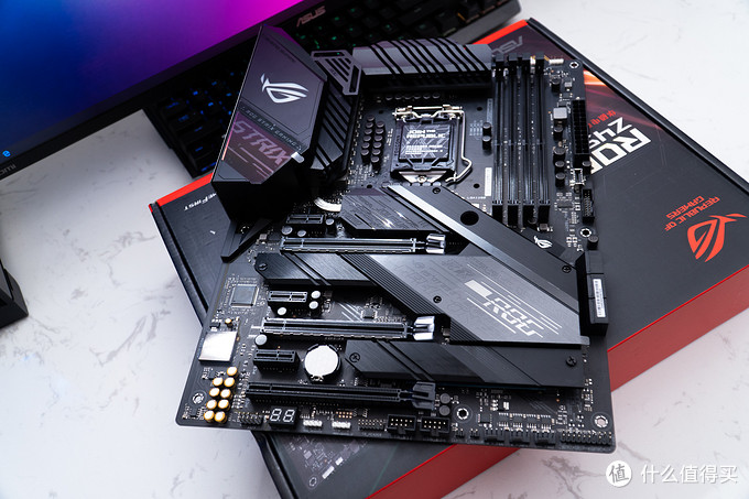 玩家国度 STRIX Z490-E GAMING 开箱简测