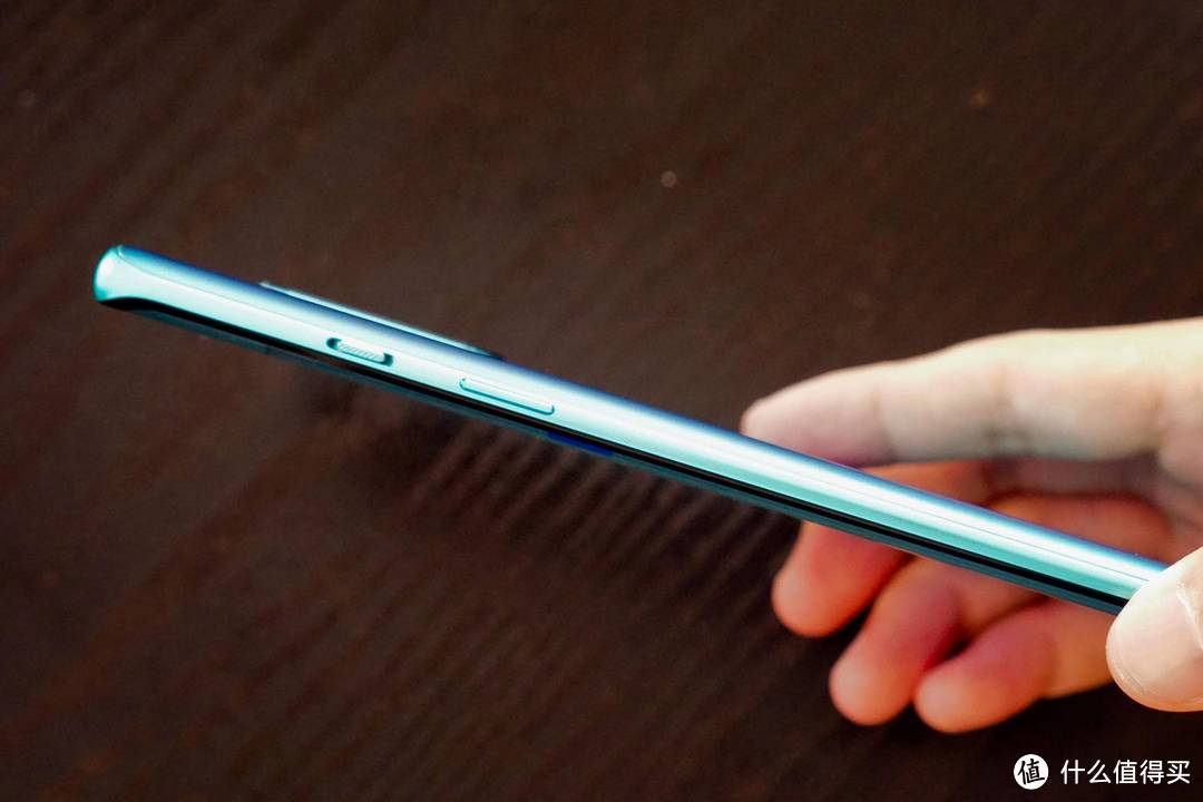 一加 8 评测:纯粹质感与极致性能的「稀缺品」