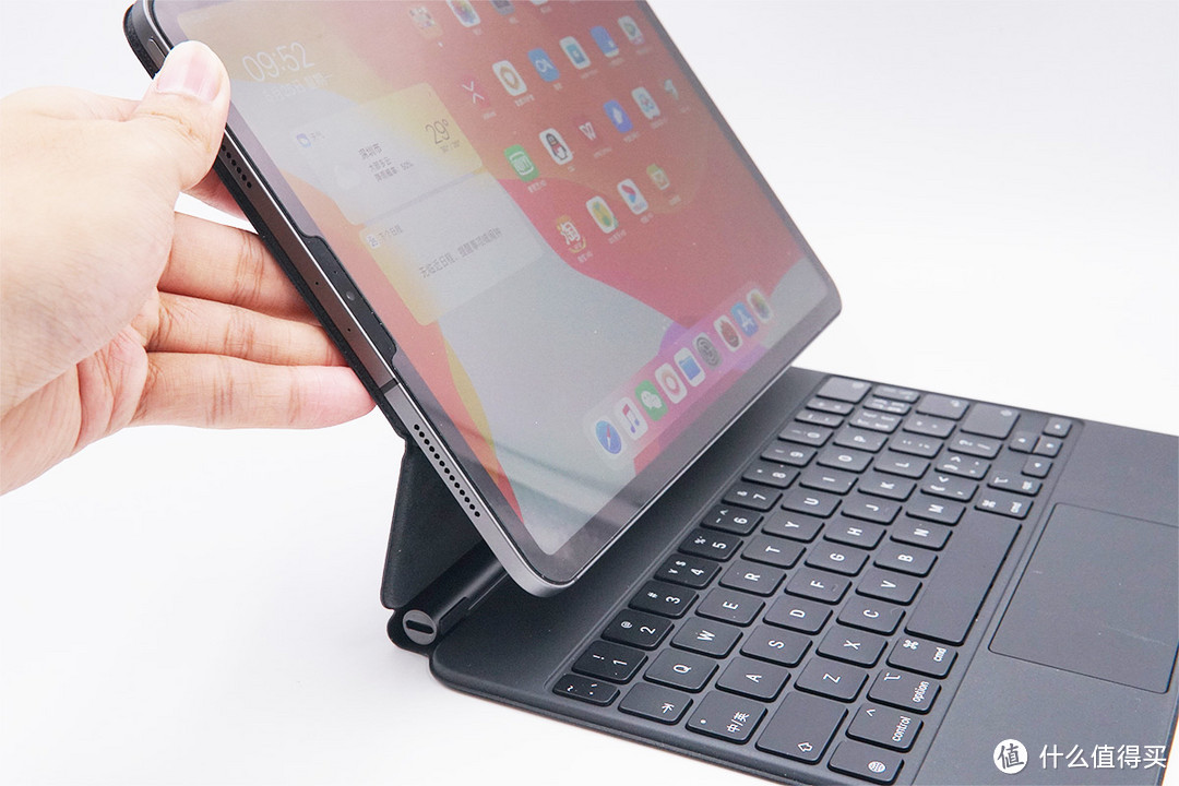 应该如何选择iPad Pro的充电方式？新款妙控键盘充电评测（A2261）     