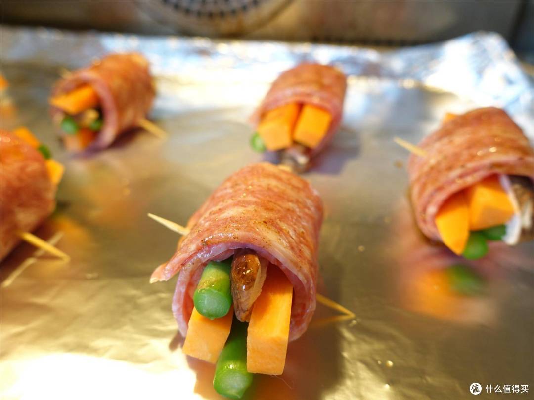 蒸烤箱+培根能玩出什么花样？吃播现场直播烤花式培根卷