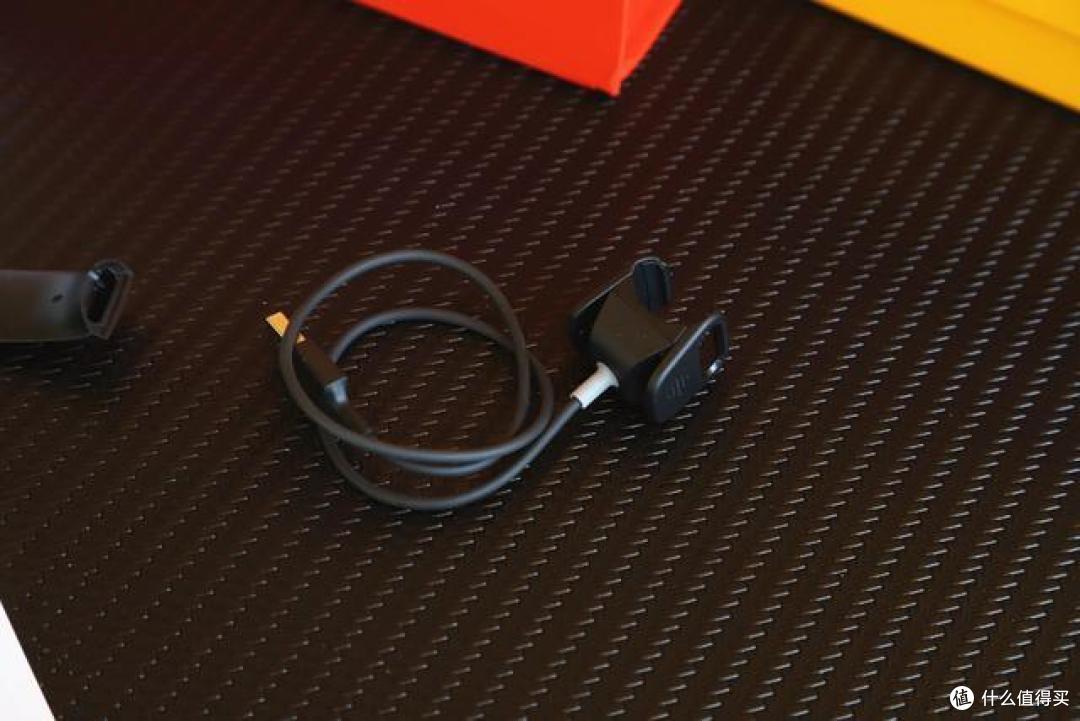 内置GPS+监测升级，Fitbit Charge 4智能手环珍藏版图赏评测