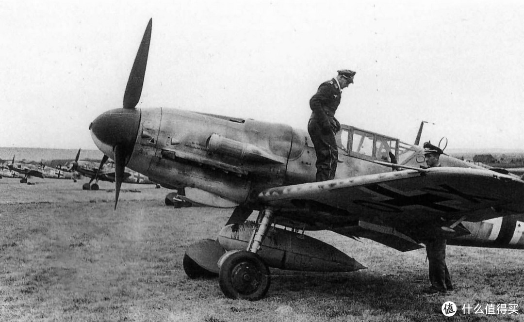 装载了300L副油箱的Bf-109 G-6/R3