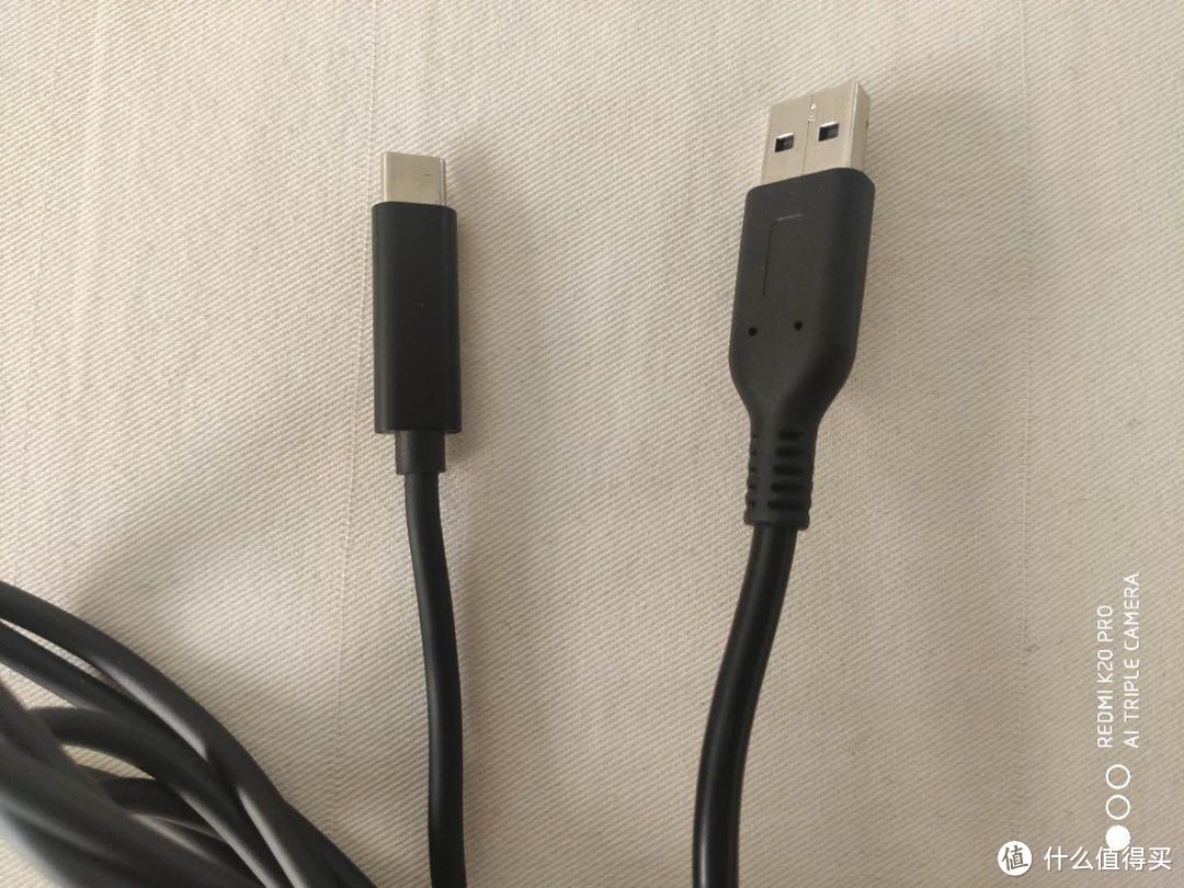 线材还是原装的粗,诱骗线细一些,但是比较柔软