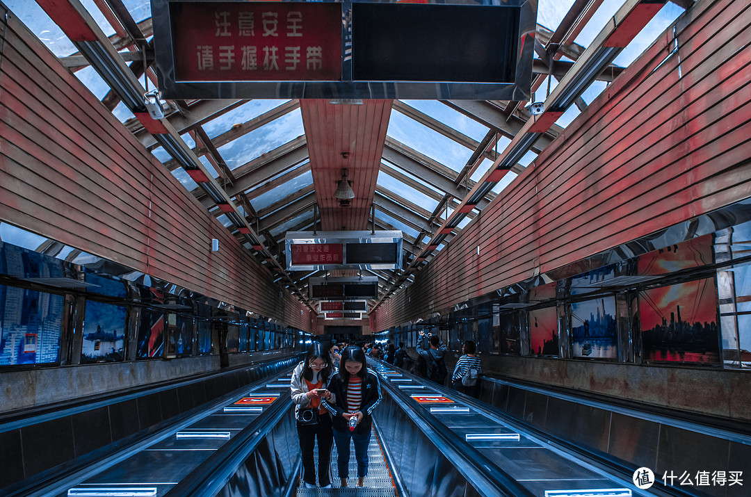 漫游重庆，历数18个热门网红打卡地，为你献上5D魔幻城市旅行全攻略！