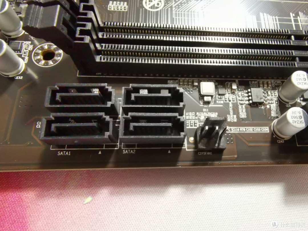 四个sata接口和三针系统风扇接口