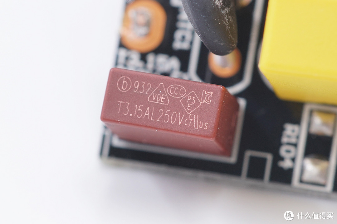 拆解报告:米家三USB-A口27W快充延长线插座MJCXB02QM