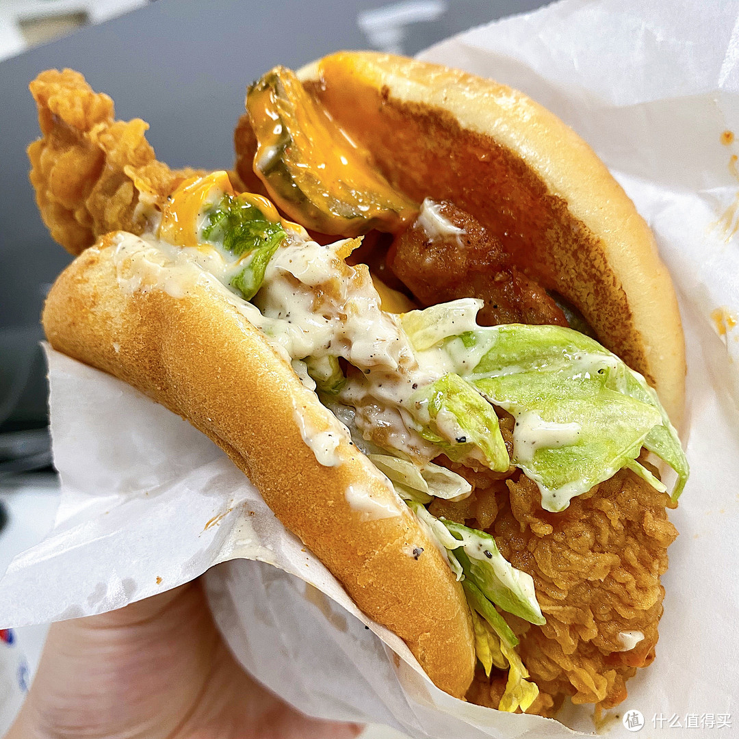 肯德基新品实测：脏脏鳕鱼鸡腿堡究竟好不好吃？