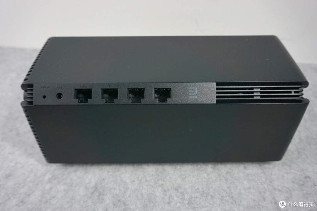 年轻人的第一台WiFi6?小米AX1800路由器PK传统路由,它到底强在哪?