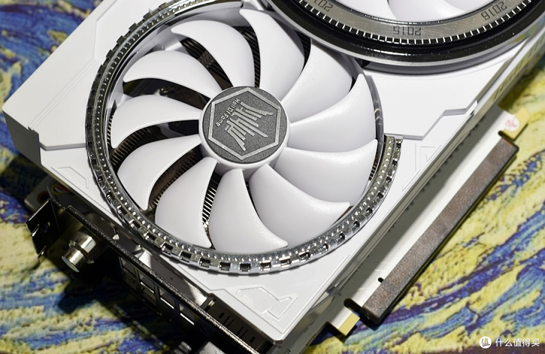 收衣服辣..不对.开箱辣 影驰GeForce RTX2080Ti名人堂10周年纪念版 过手即拥有