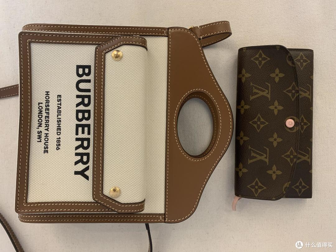 澳门复工后先给老婆买个包(Burberry迷你双色帆布拼皮革口袋包)
