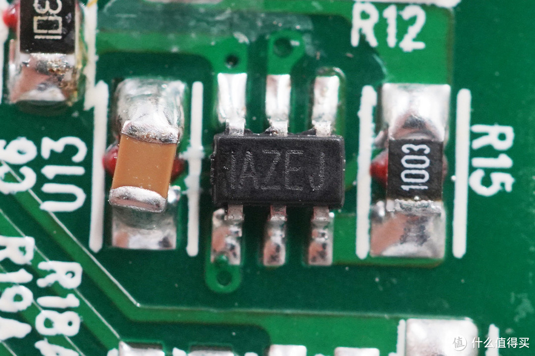 拆解报告:老七机基地三USB-C口66W PD快充充电器9P3