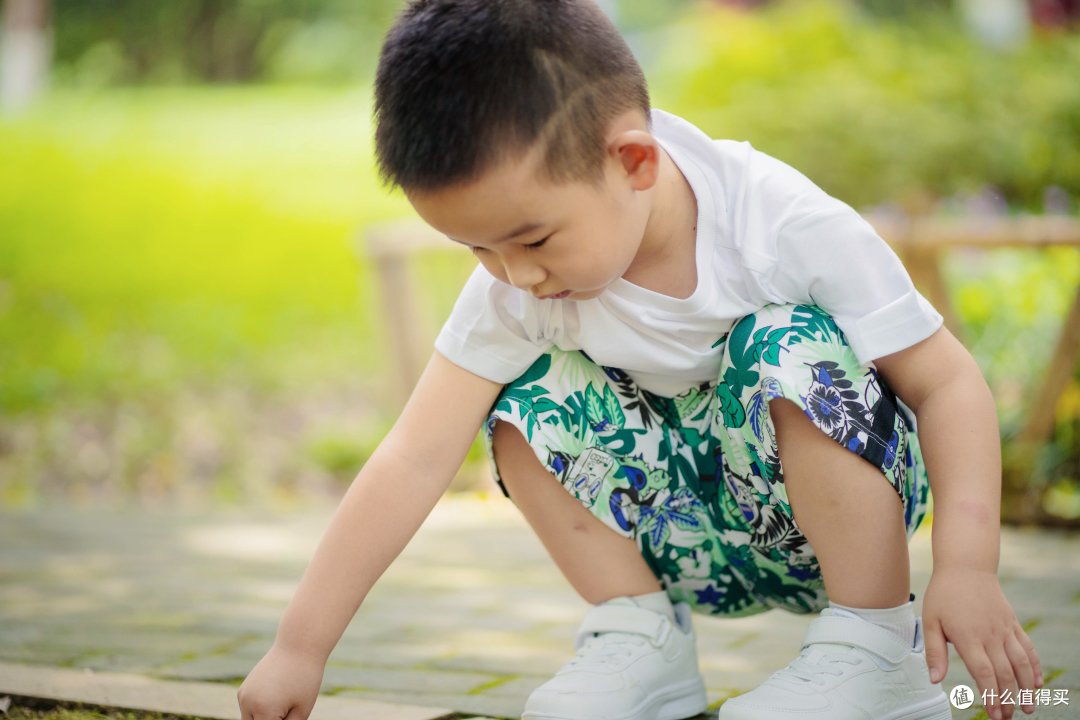 孩子夏天如何穿的潮流又好看?安踏儿童TOKIDOKI联名款搭配