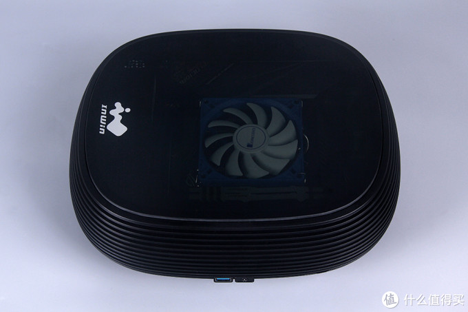 适合不折腾的玩家用户,迎广B1 MINI ITX机箱,佛系装机体验