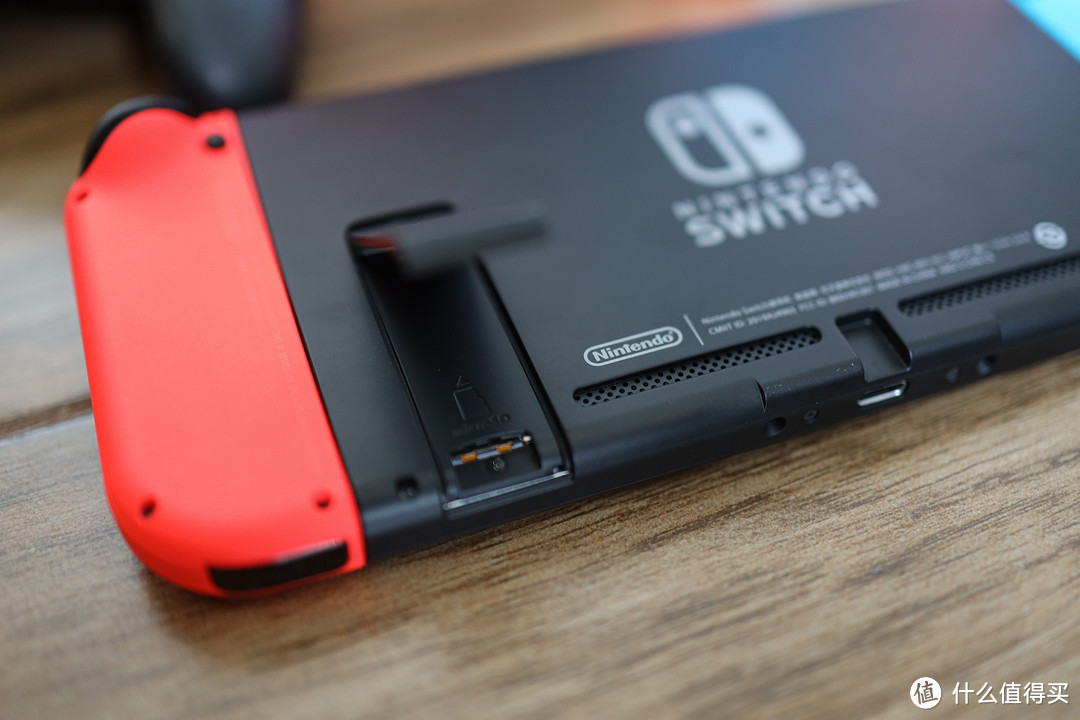 家庭趣玩之选：Nintendo Switch™ 国行续航增强版评测