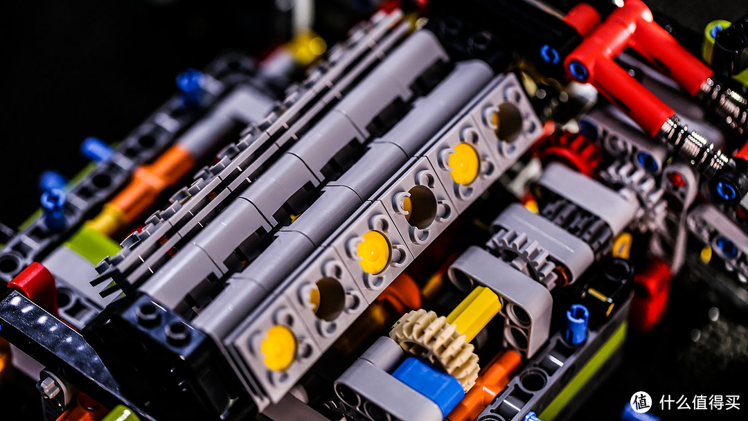 LEGO还原了著名的V12发动机