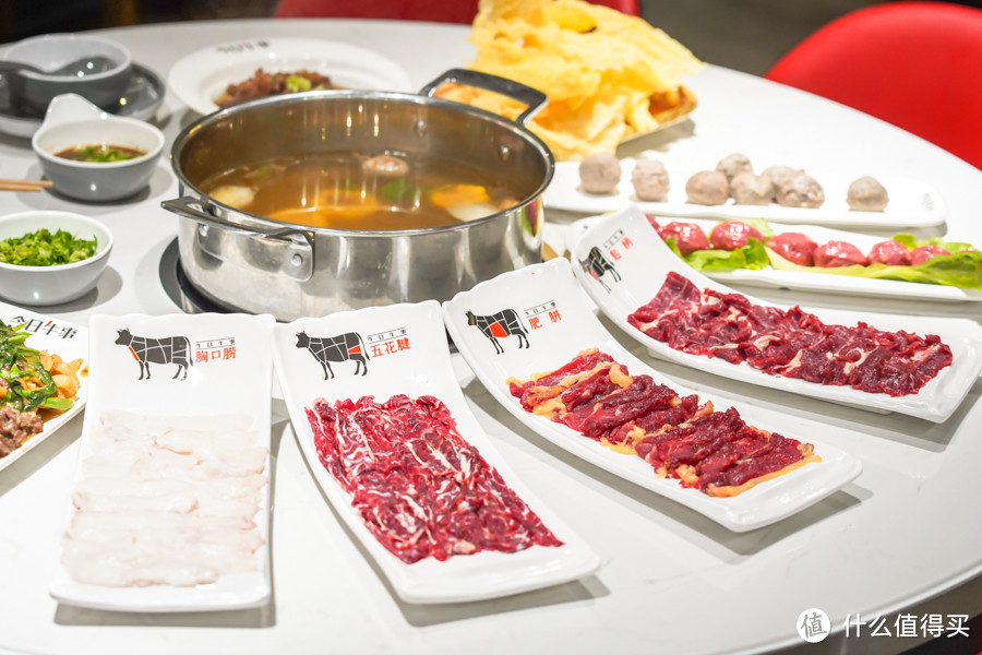 在上海越活越好的潮汕牛肉火锅店，到底牛在哪儿？