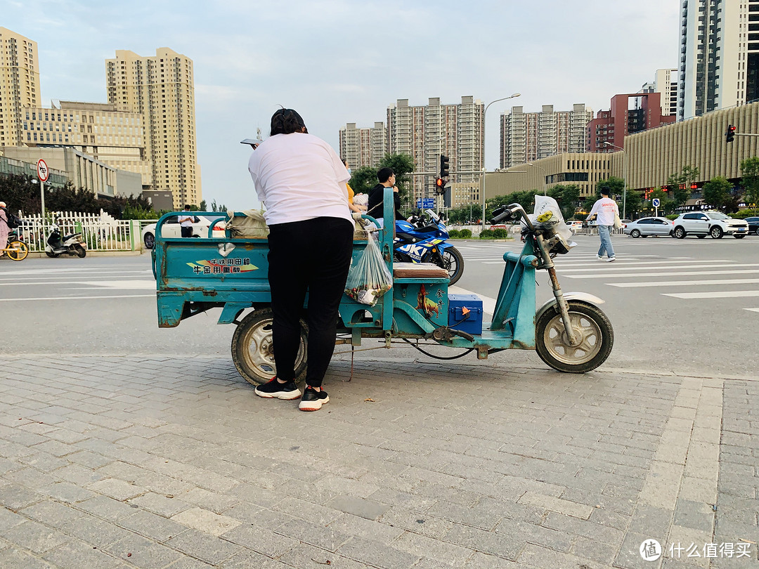 摆摊日入数千？虽毫无准备但下班之后立刻尝试了一下，收获“颇丰”