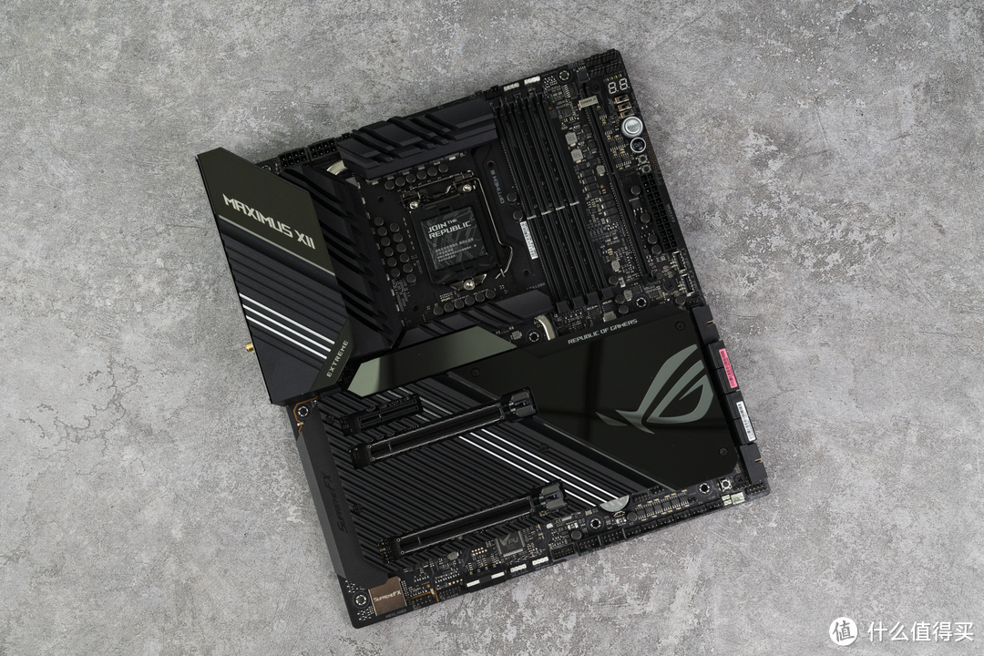 信仰、败家再次升级！玩家国度 ROG MAXIMUS XII EXTREME 拆解评测