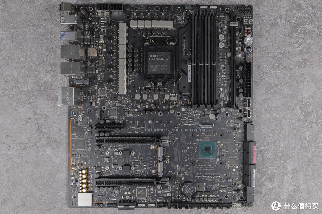 信仰、败家再次升级!玩家国度 ROG MAXIMUS XII EXTREME 拆解评测