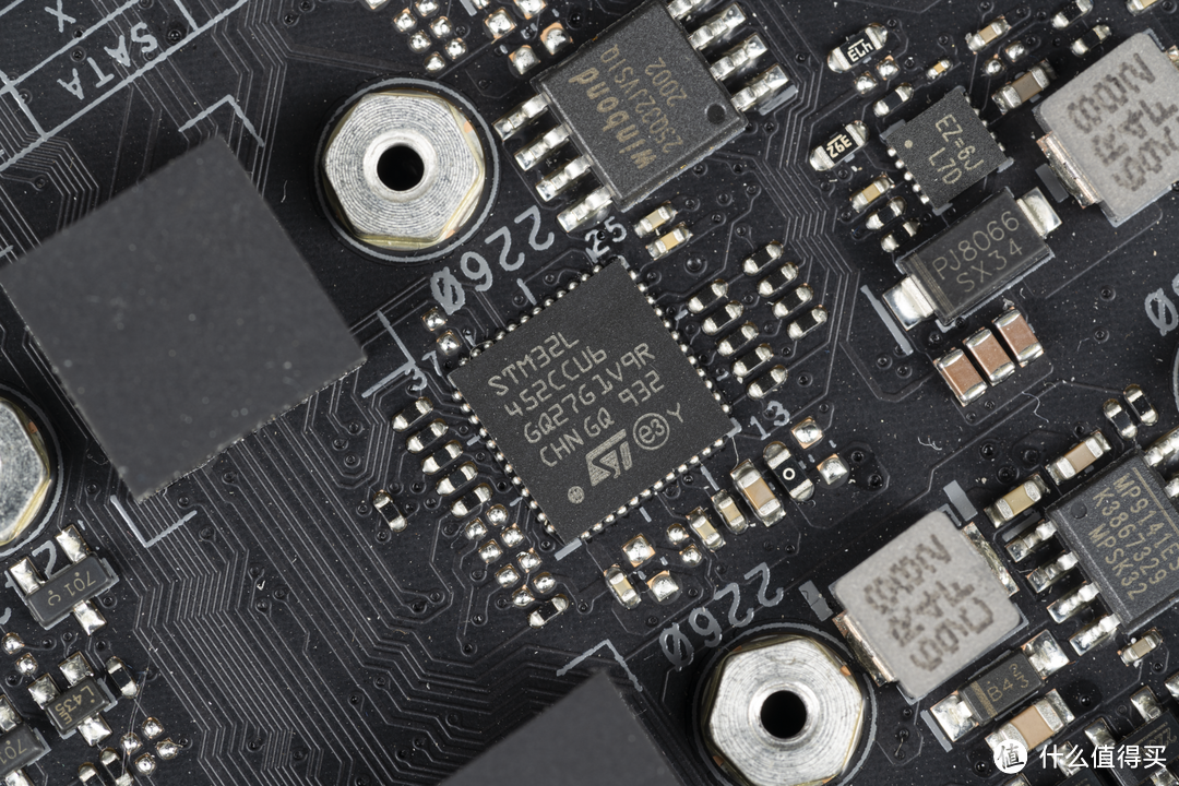 信仰、败家再次升级!玩家国度 ROG MAXIMUS XII EXTREME 拆解评测