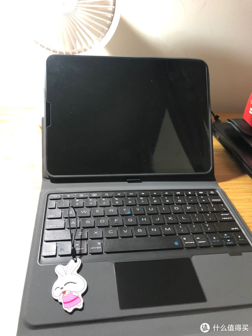 iPadpro装入键盘套后有了Macbook的感觉