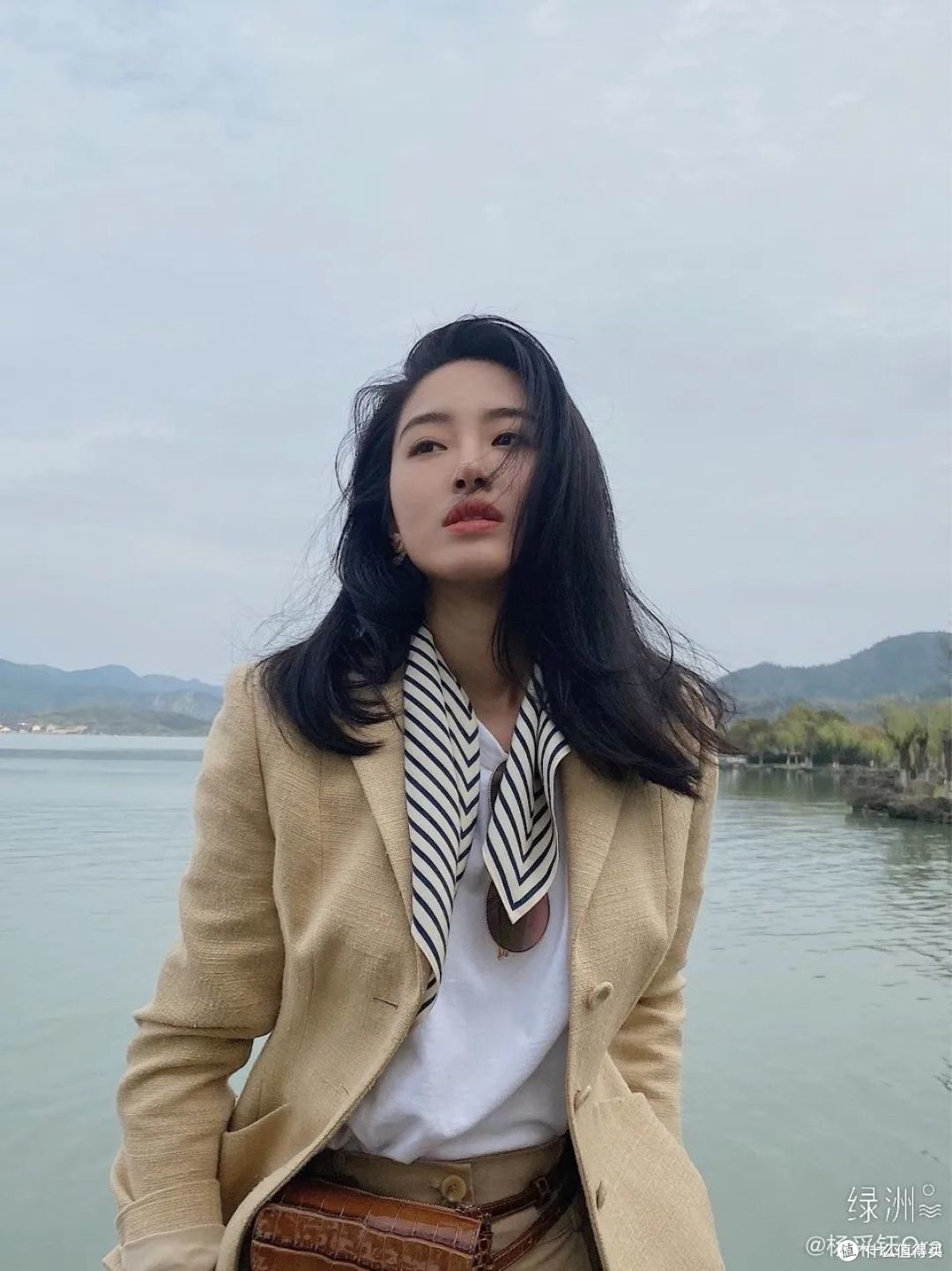 拒绝千篇一律的「白瘦幼」,这位国内女明星的法式优雅风迷倒了我!