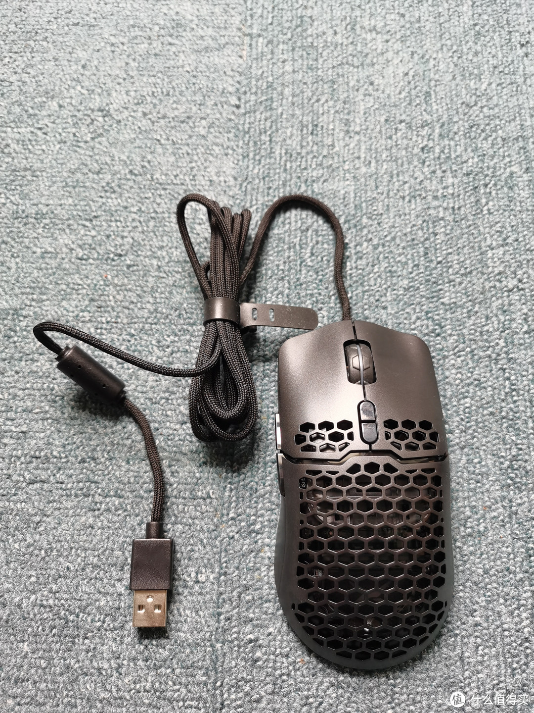 多彩科技M700轻量化电竞鼠标开箱简评