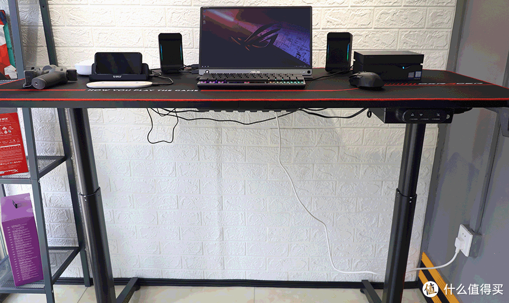 迪锐克斯(DXRACER)电动升降电竞桌 高低(调节)位示意
