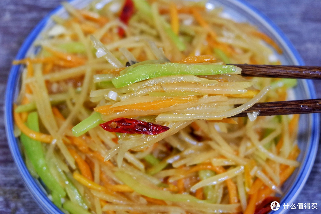 夏天最爱的土豆丝做法！酸辣爽脆，秒开胃巨下饭