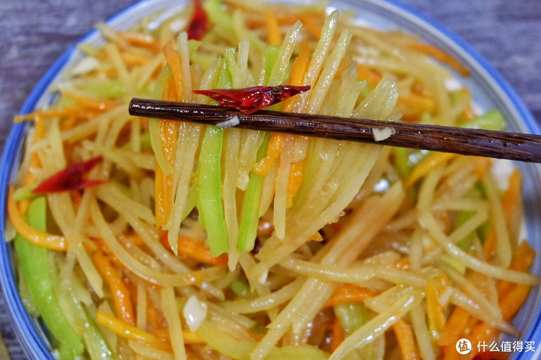 夏天最爱的土豆丝做法！酸辣爽脆，秒开胃巨下饭