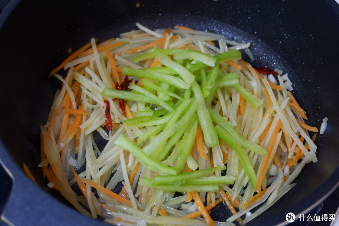 夏天最爱的土豆丝做法！酸辣爽脆，秒开胃巨下饭