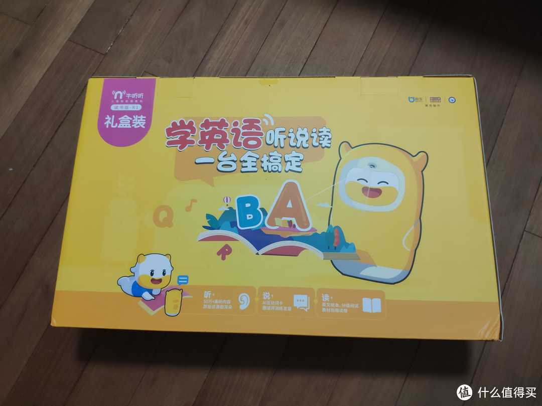妈妈,这个单词你读得不对。孩子英语启蒙一机在手,读书更要会读书