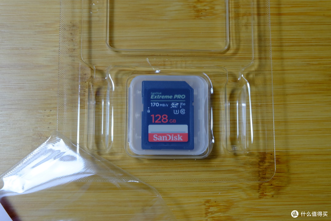 高速读写的闪迪 128GB SD卡，价格超值  