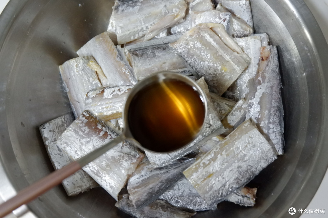 外婆祖传的炸带鱼！！超香、酥、鲜~推荐给你们