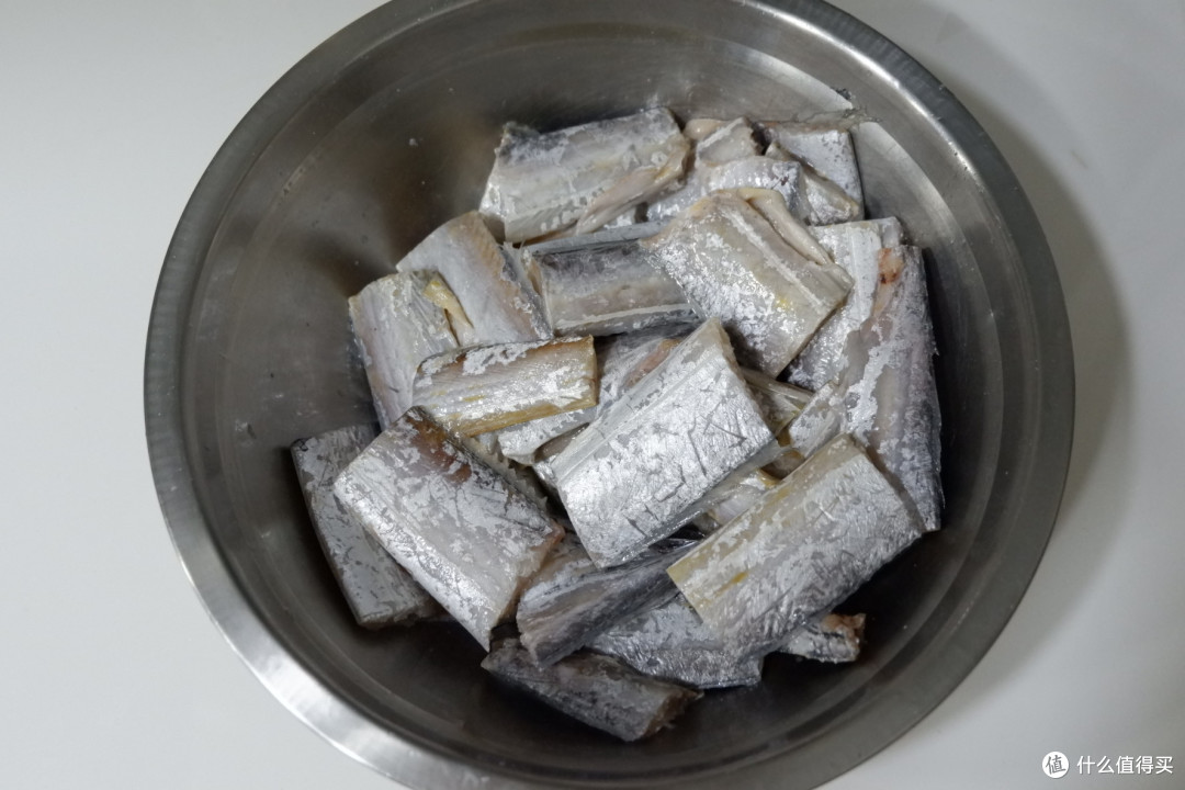 外婆祖传的炸带鱼！！超香、酥、鲜~推荐给你们