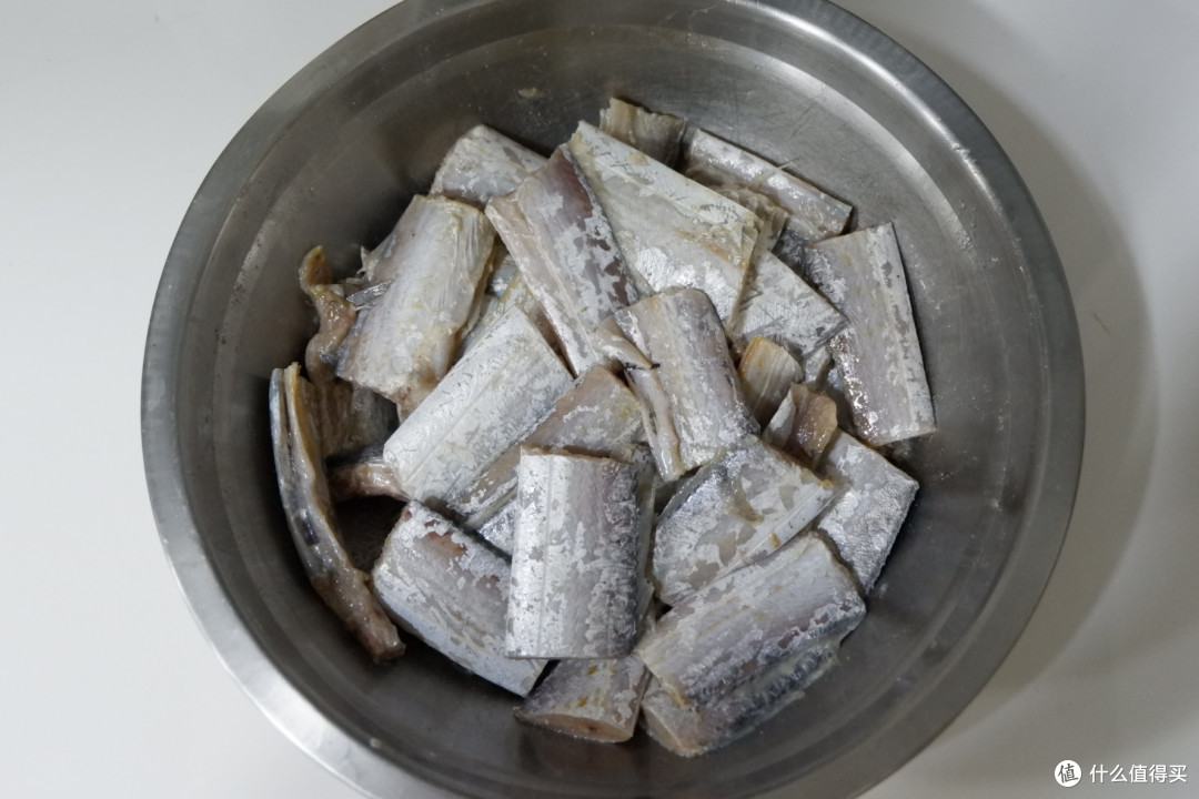 外婆祖传的炸带鱼！！超香、酥、鲜~推荐给你们