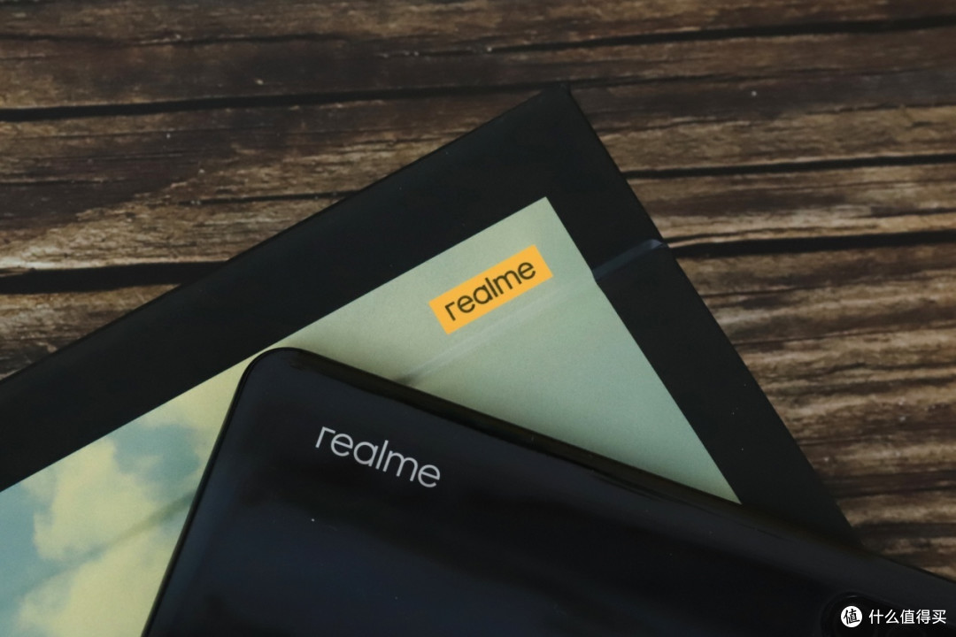 更便宜的价格却获得了更高的性能！realme X50 Pro 5G玩家版评测
