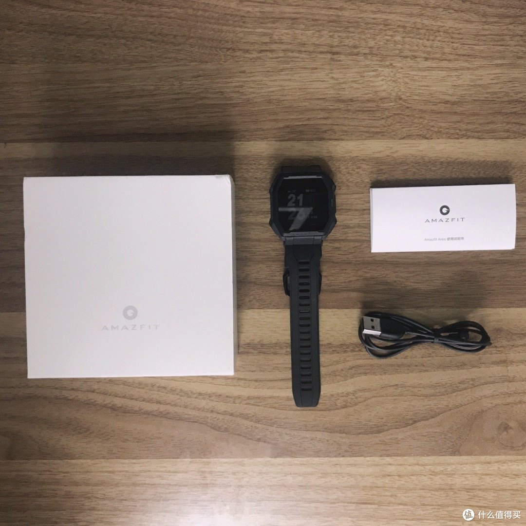 来张全家福，磁吸式充电是一个小亮点哦