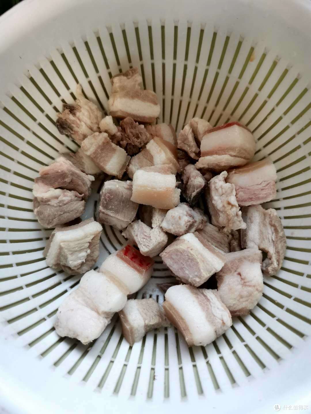 原计划是做家乡红烧肉，结果成为“非洲大丰收红烧肉”，但味道依旧很红烧肉